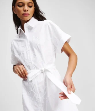 BESTICKTES HEMDKLEID