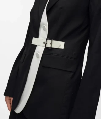 Blazer mit Gürtel und kontrastierendem Revers