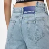 Entspannte Jeans mit Naht und mittlerer Leibhöhe