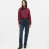 Gerade geschnittene Jeans mit hoher Taille Gerade geschnittene Jeans mit hoher Taille