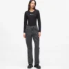 Gerade geschnittene Jeans mit hoher Taille Gerade geschnittene Jeans mit hoher Taille