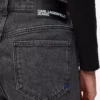 Gerade geschnittene Jeans mit hoher Taille Gerade geschnittene Jeans mit hoher Taille