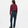 Gerade geschnittene Jeans mit hoher Taille Gerade geschnittene Jeans mit hoher Taille