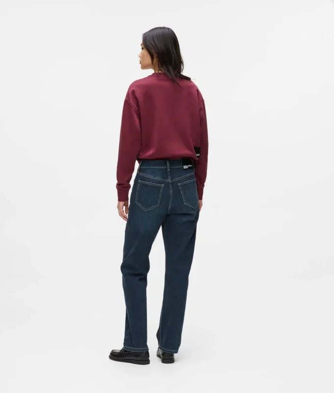 Gerade geschnittene Jeans mit hoher Taille Gerade geschnittene Jeans mit hoher Taille