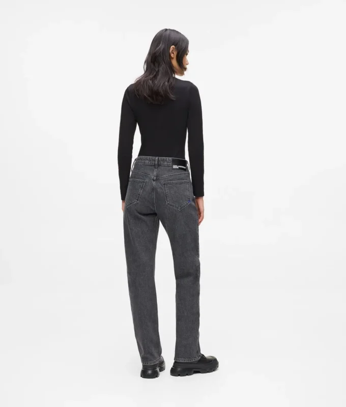 Gerade geschnittene Jeans mit hoher Taille Gerade geschnittene Jeans mit hoher Taille