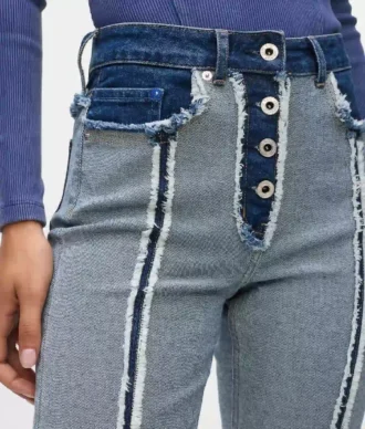 Gerade geschnittene Jeans mit Inside-Out-Design