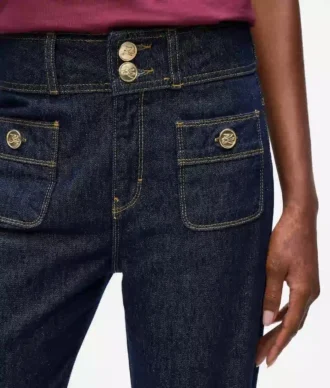 Gerade geschnittene Jeans mit Knopfdetails
