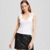 GERIFFELTES TANKTOP MIT V-AUSSCHNITT