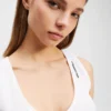 GERIFFELTES TANKTOP MIT V-AUSSCHNITT