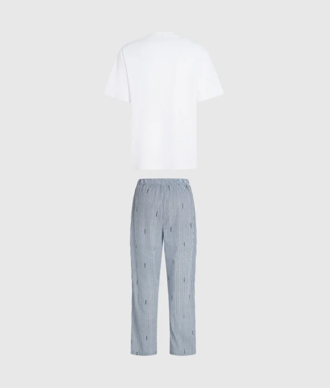 Gestreiftes Pyjama-Set Gestreiftes Pyjama-Set