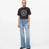 Hoch geschnittene Jeans mit ausgestelltem Bein