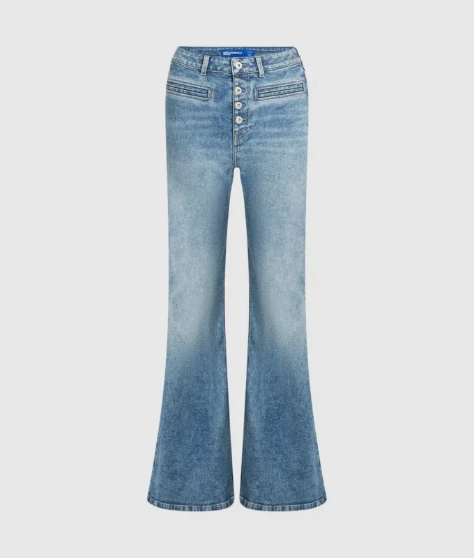 Hoch geschnittene Jeans mit ausgestelltem Bein