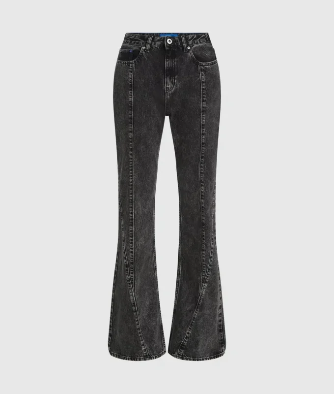 Hoch geschnittene Jeans mit Naht und ausgestelltem Bein Hoch geschnittene Jeans mit Naht und ausgestelltem Bein