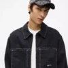 Jacke mit Kontrastnähten Jacke mit Kontrastnähten