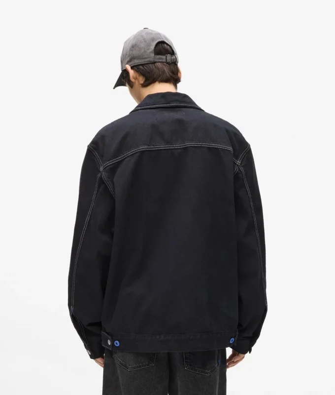 Jacke mit Kontrastnähten Jacke mit Kontrastnähten