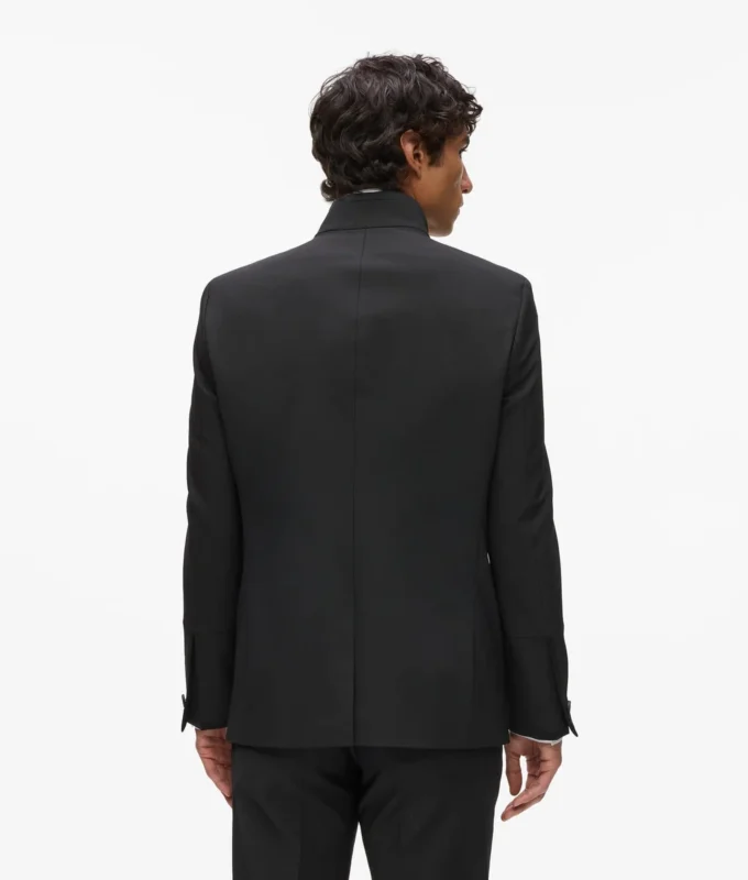 JACKE MIT STEHKRAGEN JACKE MIT STEHKRAGEN
