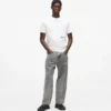 Jeans mit ausgestelltem Bein Jeans mit ausgestelltem Bein