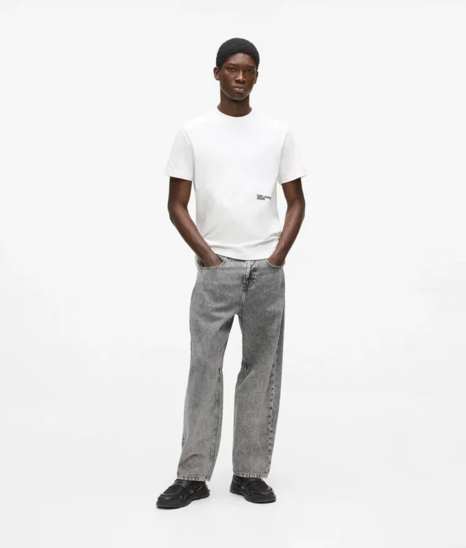 Jeans mit ausgestelltem Bein Jeans mit ausgestelltem Bein