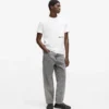 Jeans mit ausgestelltem Bein Jeans mit ausgestelltem Bein