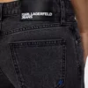 Jeans mit niedriger Leibhöhe und weitem Bein Jeans mit niedriger Leibhöhe und weitem Bein