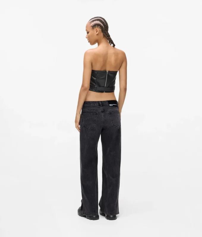 Jeans mit niedriger Leibhöhe und weitem Bein Jeans mit niedriger Leibhöhe und weitem Bein