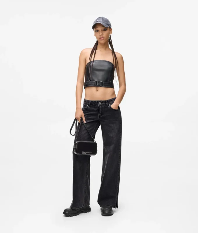Jeans mit niedriger Leibhöhe und weitem Bein Jeans mit niedriger Leibhöhe und weitem Bein