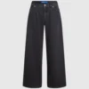 Jeans mit niedriger Leibhöhe und weitem Bein Jeans mit niedriger Leibhöhe und weitem Bein