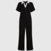 Jumpsuit mit charakteristischem Kragen