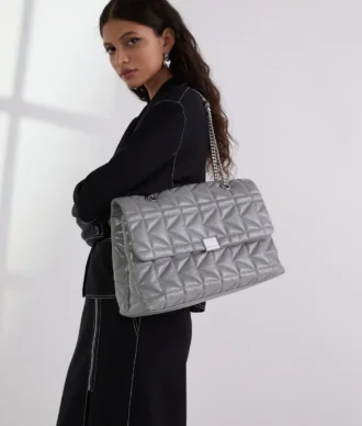 K/KUILT GLÄNZENDE GROSSE SCHULTERTASCHE