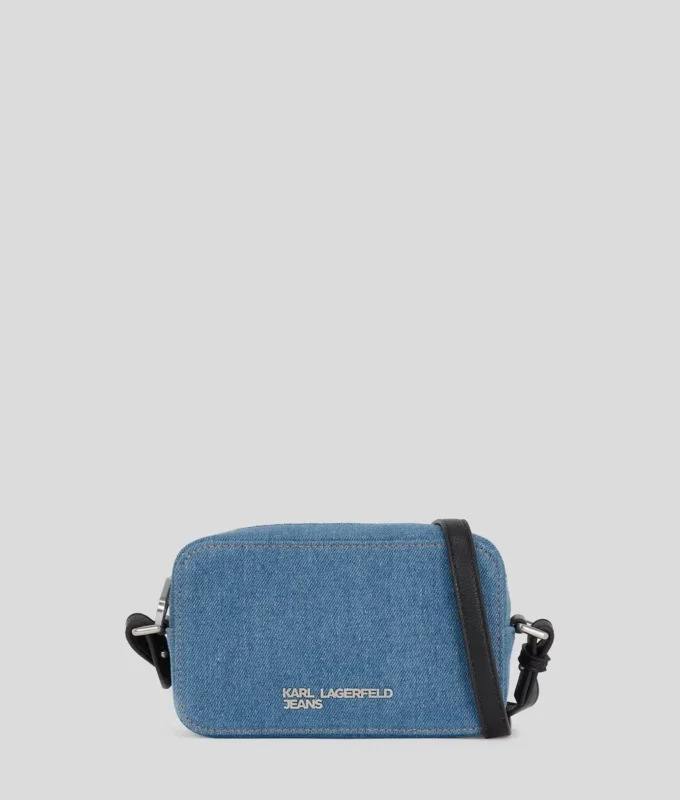 KAMERATASCHE AUS DENIM MIT METALLLOGO KAMERATASCHE AUS DENIM MIT METALLLOGO