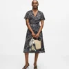 Kleid mit V-Ausschnitt und Fächerprint Kleid mit V-Ausschnitt und Fächerprint