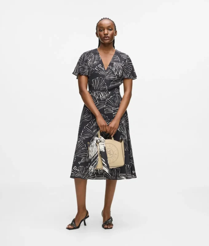 Kleid mit V-Ausschnitt und Fächerprint Kleid mit V-Ausschnitt und Fächerprint