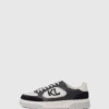 Kourtney Sneakers mit seitlicher Verzierung