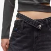 Lockere Jeans mit Cutout-Taille