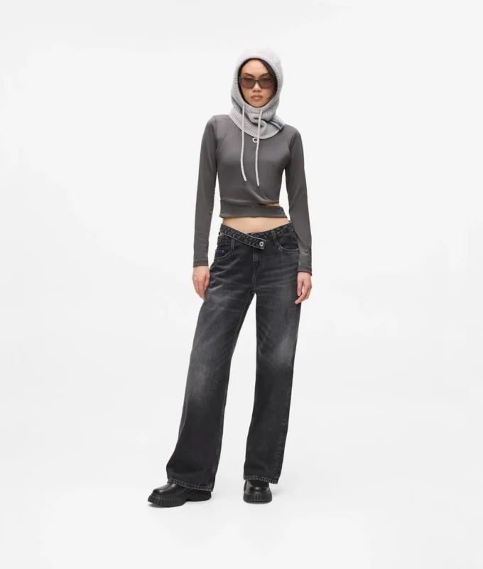 Lockere Jeans mit Cutout-Taille