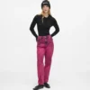 Mom-Jeans mit Sprühfarbe