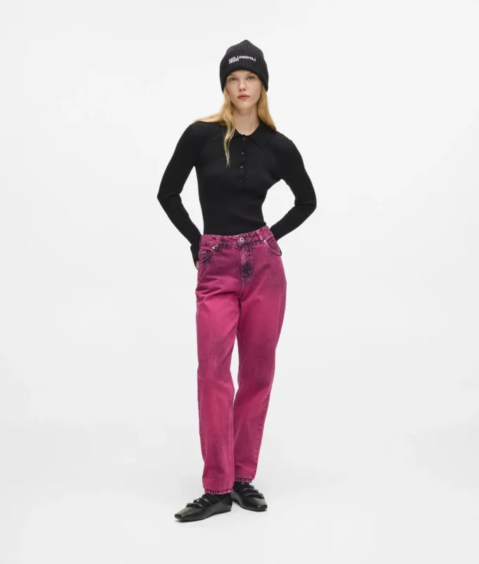 Mom-Jeans mit Sprühfarbe