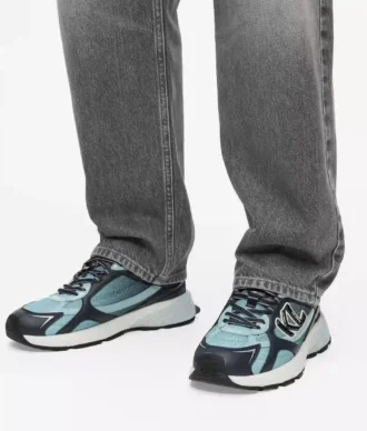 Orion Sneakers mit seitlicher Überlagerung Orion Sneakers mit seitlicher Überlagerung