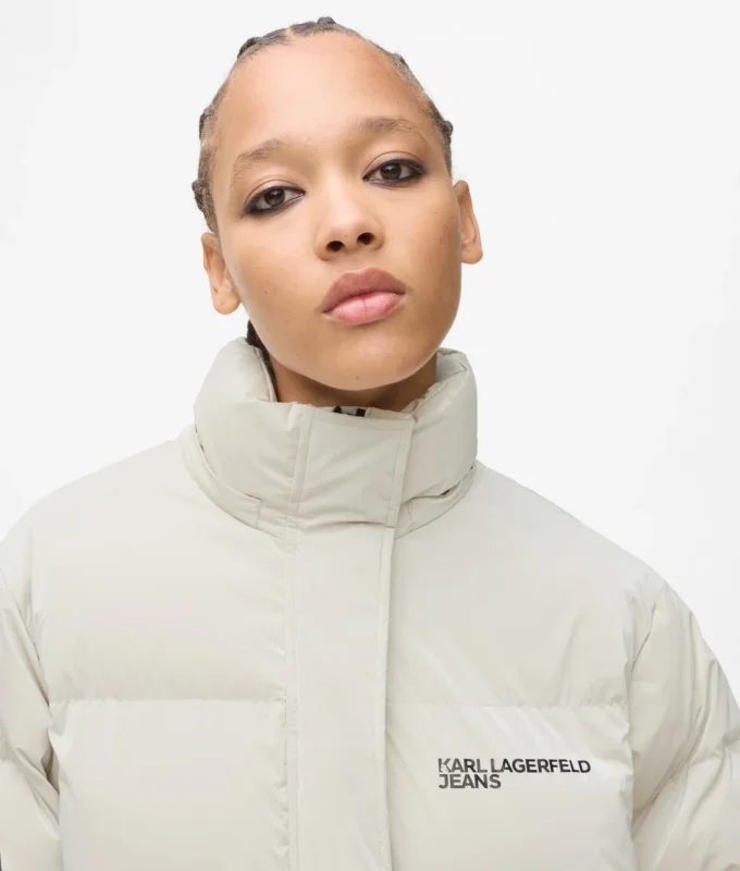 Perlmuttfarbene Pufferjacke Perlmuttfarbene Pufferjacke