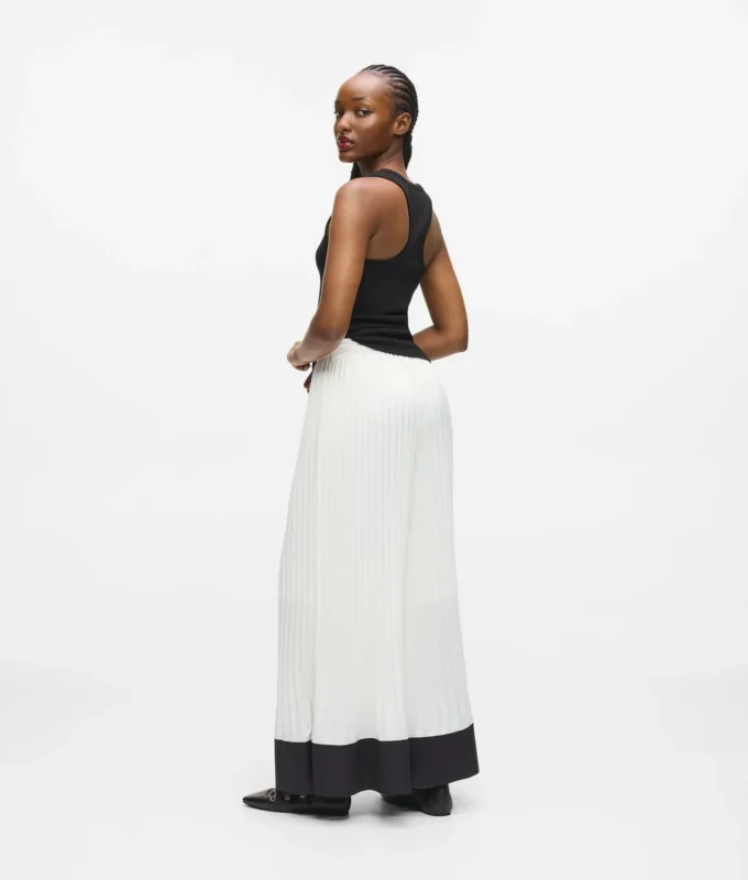 Plissierte Hose mit weitem Bein