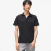 Polohemd mit Monogramm-Ansteckpin Polohemd mit Monogramm-Ansteckpin