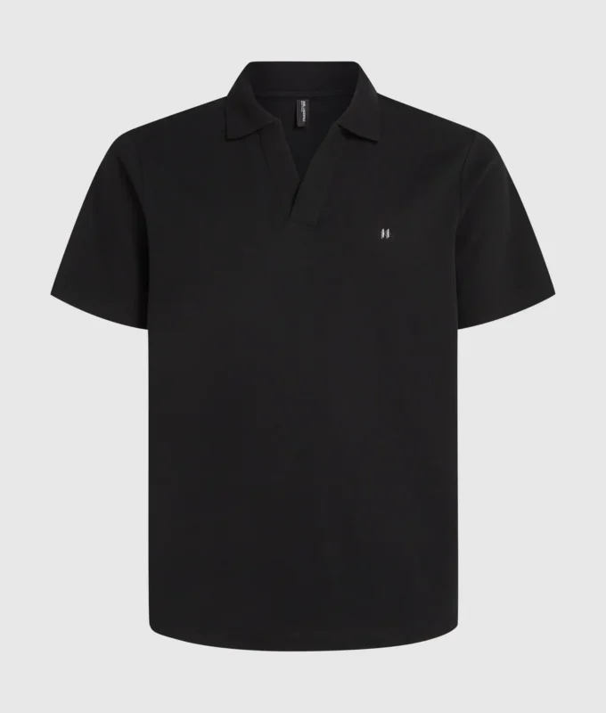 Polohemd mit Monogramm-Ansteckpin Polohemd mit Monogramm-Ansteckpin