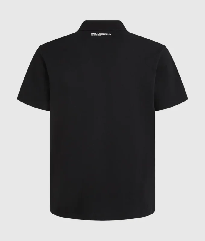 Polohemd mit Monogramm-Ansteckpin Polohemd mit Monogramm-Ansteckpin