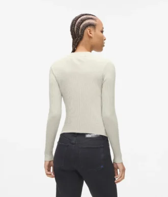 Pullover mit Ausschnitt