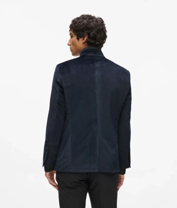 Samtjacke mit hohem Stehkragen Samtjacke mit hohem Stehkragen