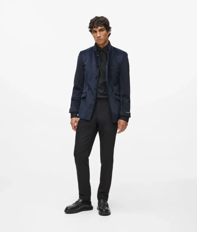 Samtjacke mit hohem Stehkragen Samtjacke mit hohem Stehkragen