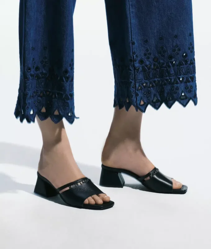 SANDALEN MIT AUSGESCHNITTENEM ABSATZ SANDALEN MIT AUSGESCHNITTENEM ABSATZ