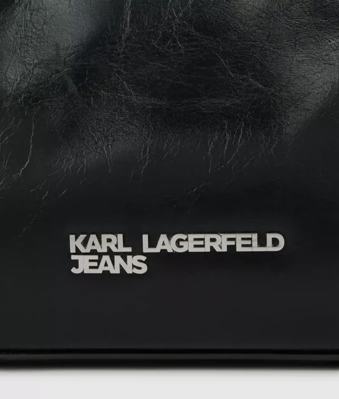 Schultertasche mit Schnallen