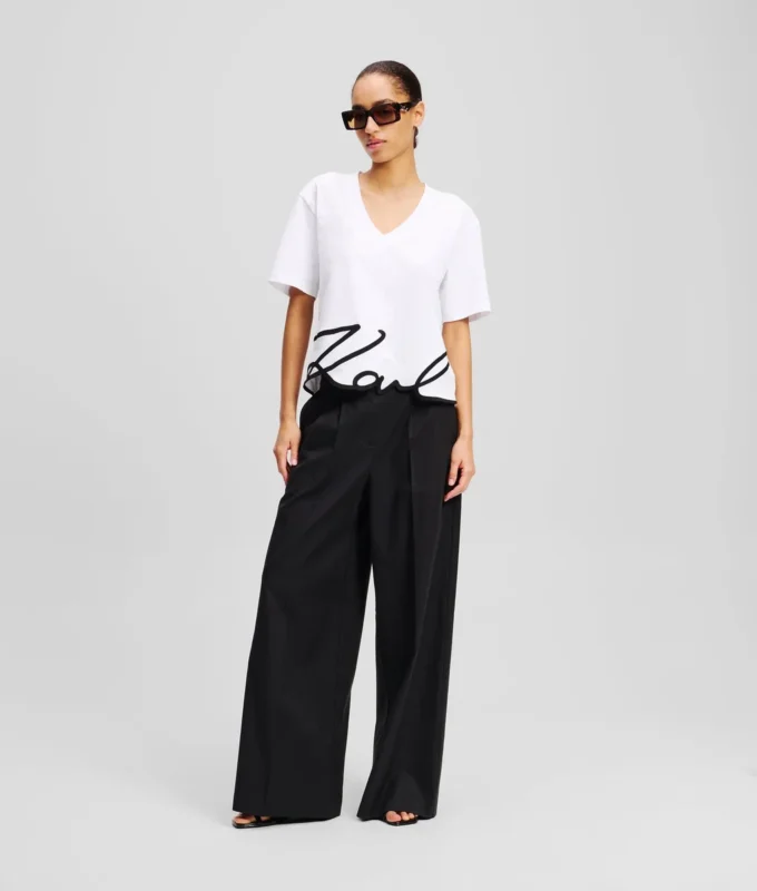 SIGNATURE V-NECK T-SHIRT