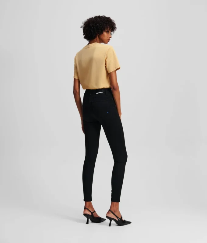 SKINNY-JEANS MIT HOHER TAILLE